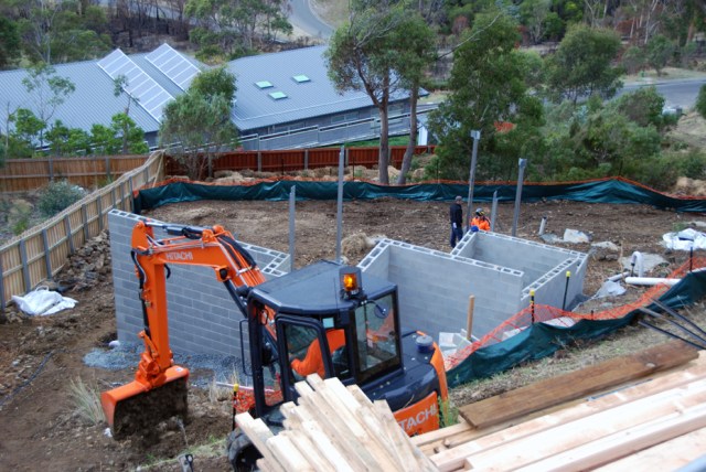 Excavator on upper block 49 DSC_0023
