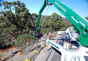 Pump lowers the boom 2 42 DSC_0732