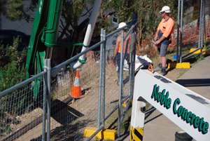 Pump lowers the boom 3 42 DSC_0733