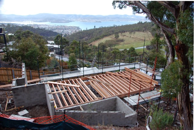 Standard stair landing pic 56 DSC_0536