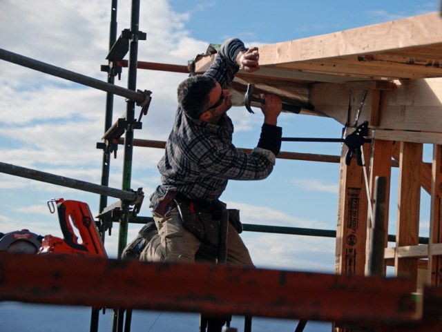 Roof details 12 soffit install Damien 74 DSC_0101